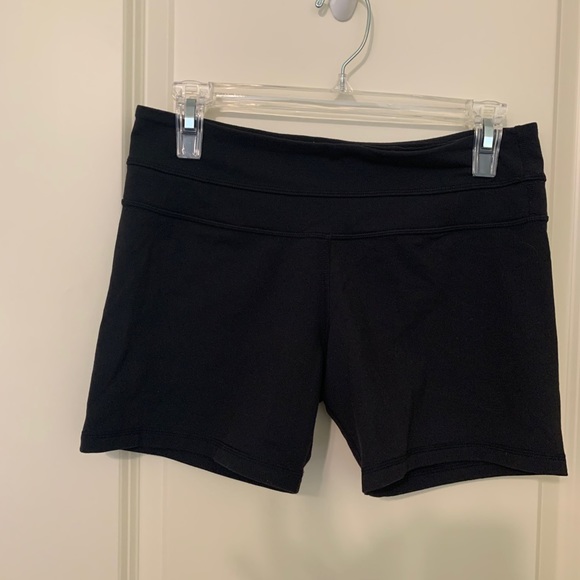 Lululemon short black yoga shorts - Picture 2 of 2